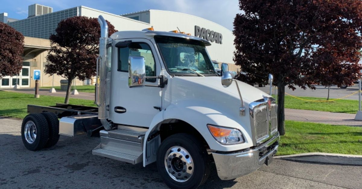 Les nouveaux camions de poids moyens Kenworth entrent en production à l'usine PACCAR de Ste-Thérèse